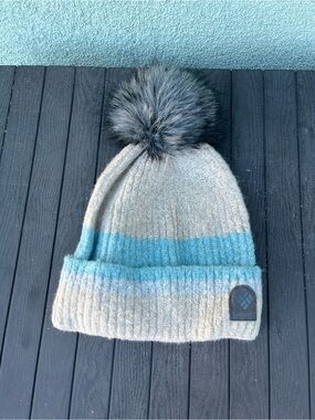 Columbia Beige and Light Blue Pom Beanie - Soft Knit Winter Hat